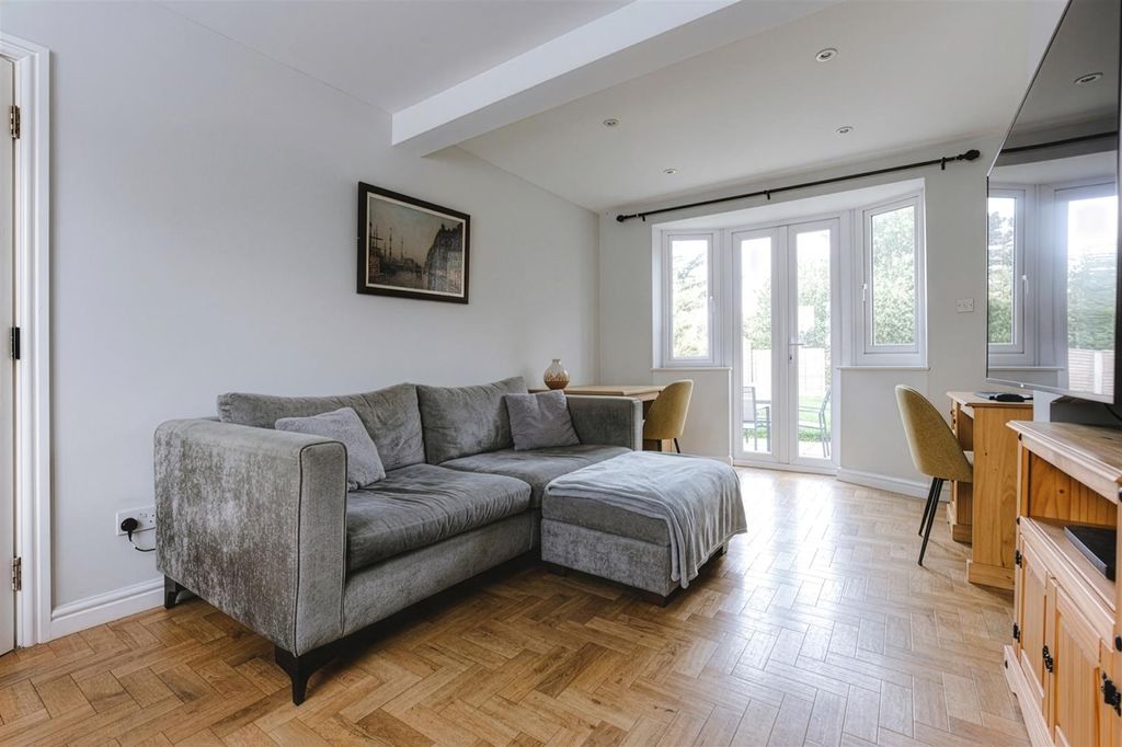 Property photo 3 of 16 Maida_Avenue-16A.Jpg