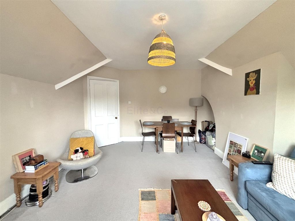 Property photo 3 of 12 Lounge/Diner