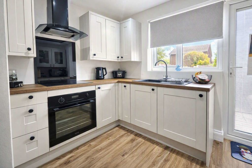 Property photo 3 of 13 Kitchen