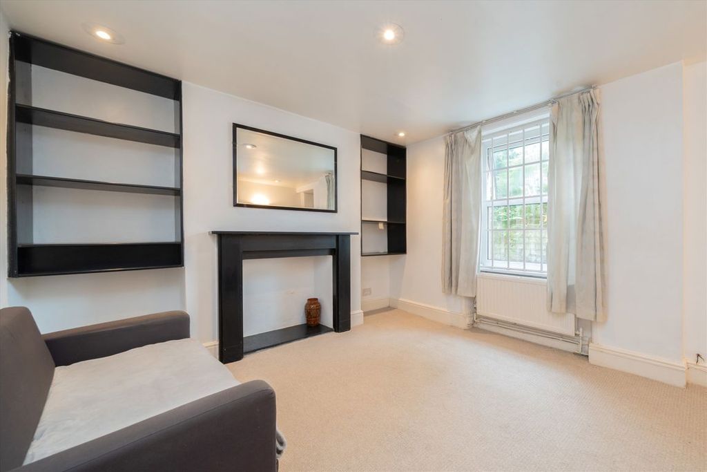 Property photo 3 of 12