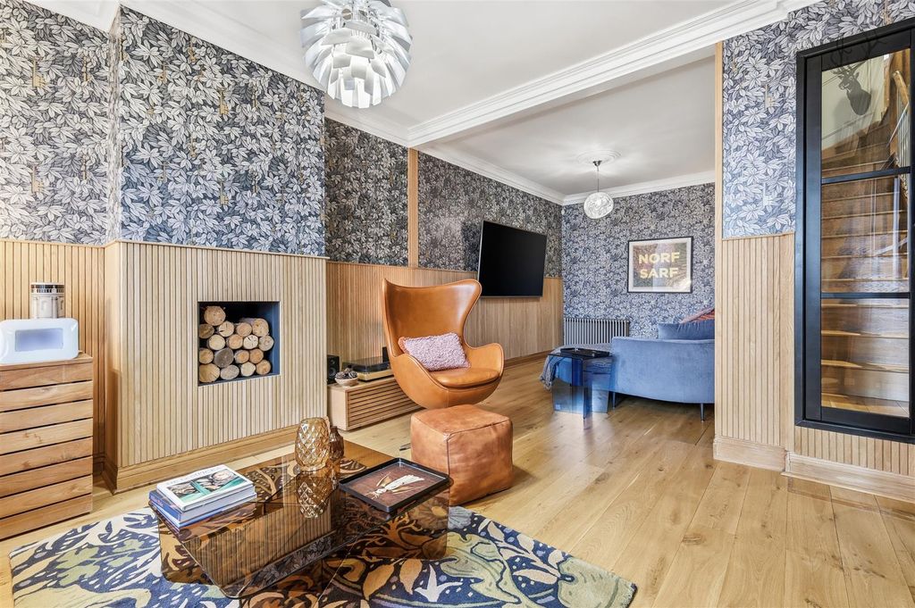 Property photo 2 of 35