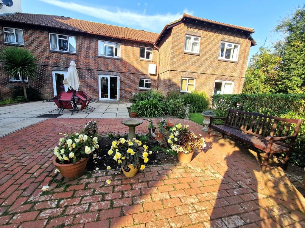 Property photo 1 of 18 25 Freshbrook 2.Jpg