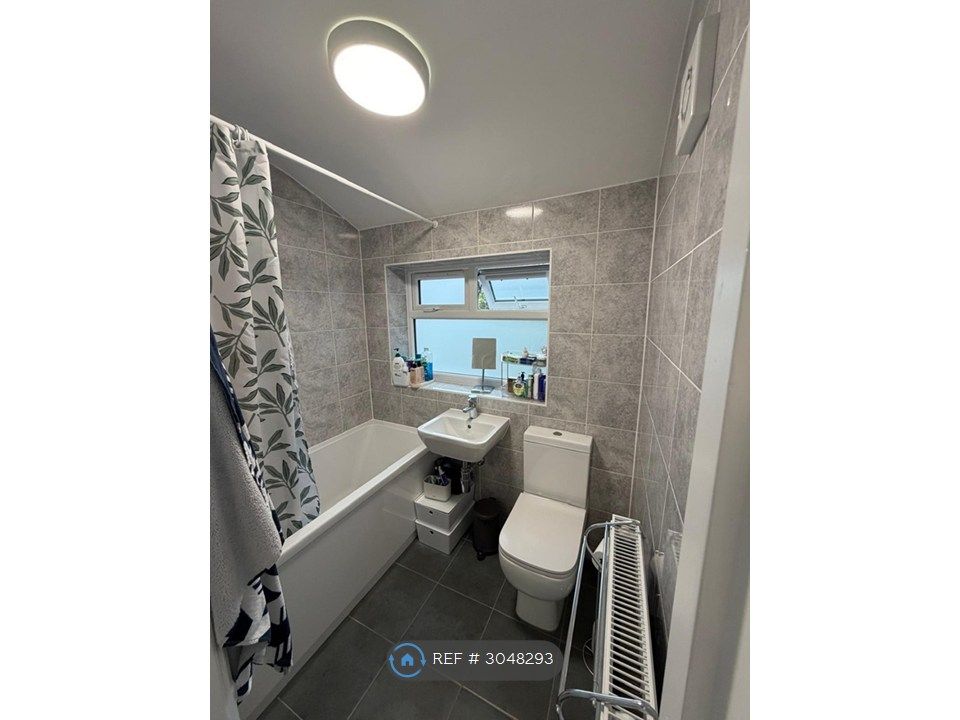 Property photo 3 of 4 Bathroom