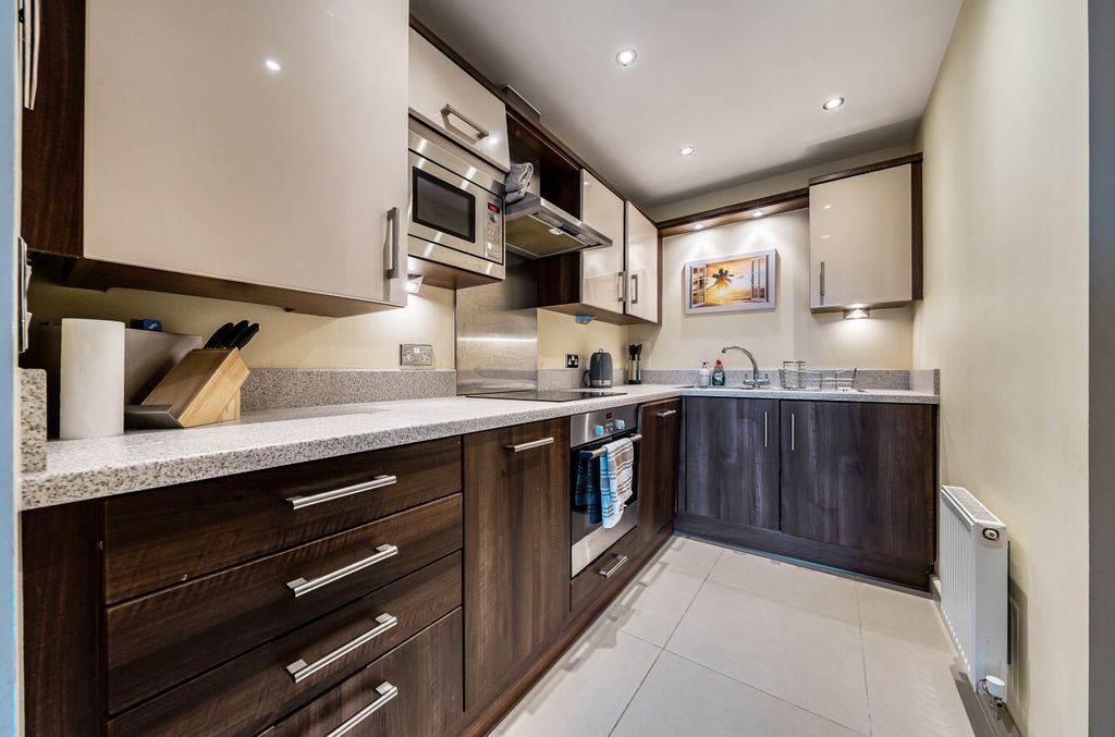 Property photo 3 of 11 Kitchen3