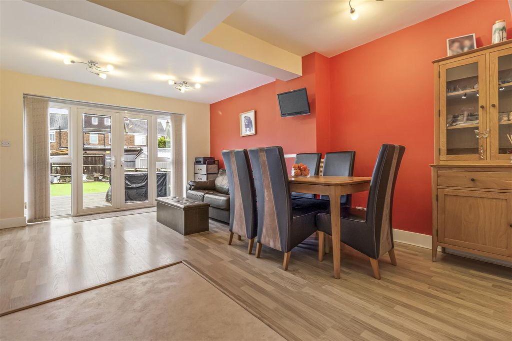 Property photo 2 of 18 67 Elm Grove-002.Jpg