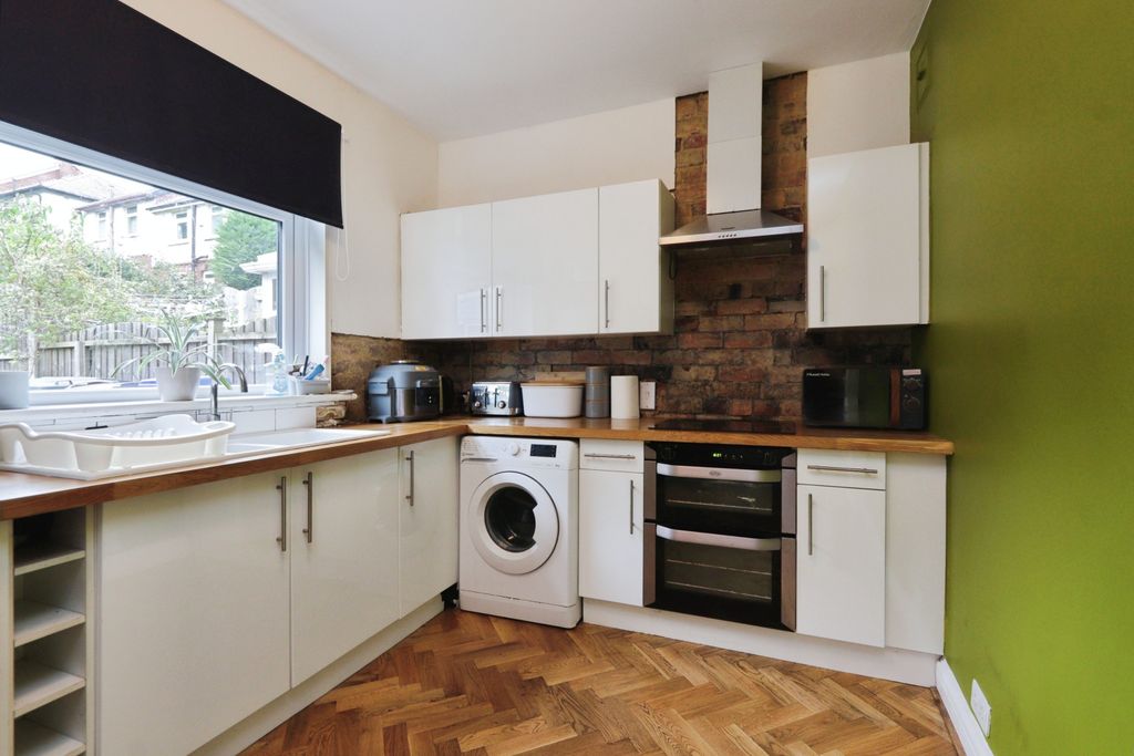 Property photo 3 of 14