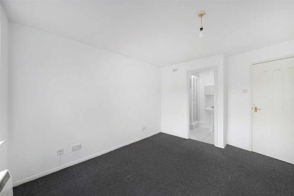 Property photo 3 of 15 147 Chamberlayne Avenue - Iai3Ov7Acrxzsnq4c6Ib.Jpg