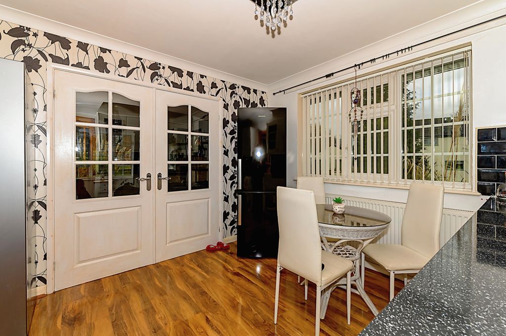 Property photo 2 of 11 Dining Area