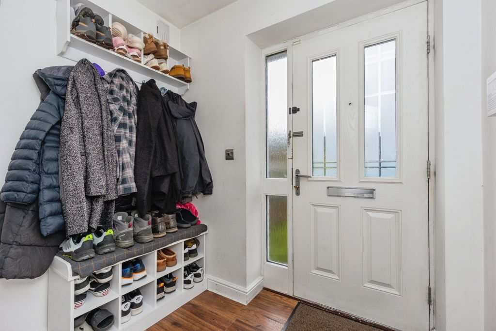 Property photo 2 of 17 Entrance Porch