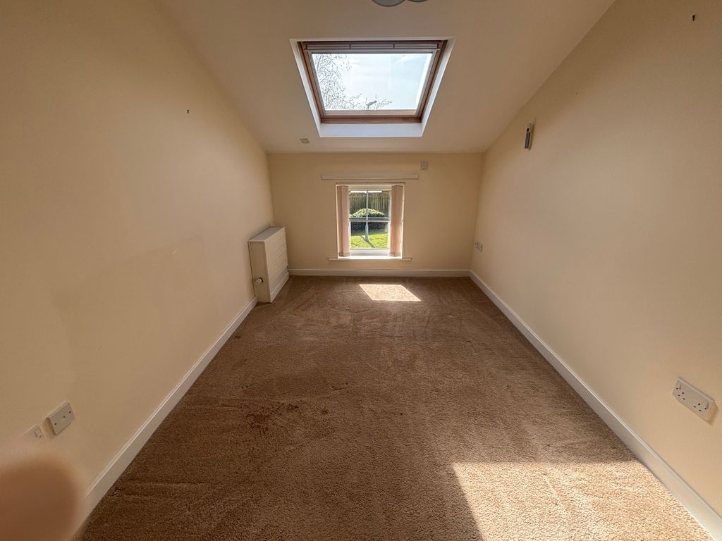 Property photo 3 of 6 Picture No. 11