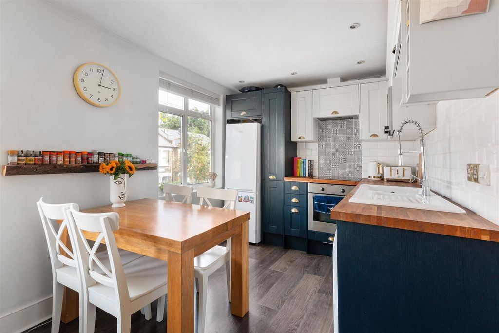 Property photo 3 of 12 Kitchen