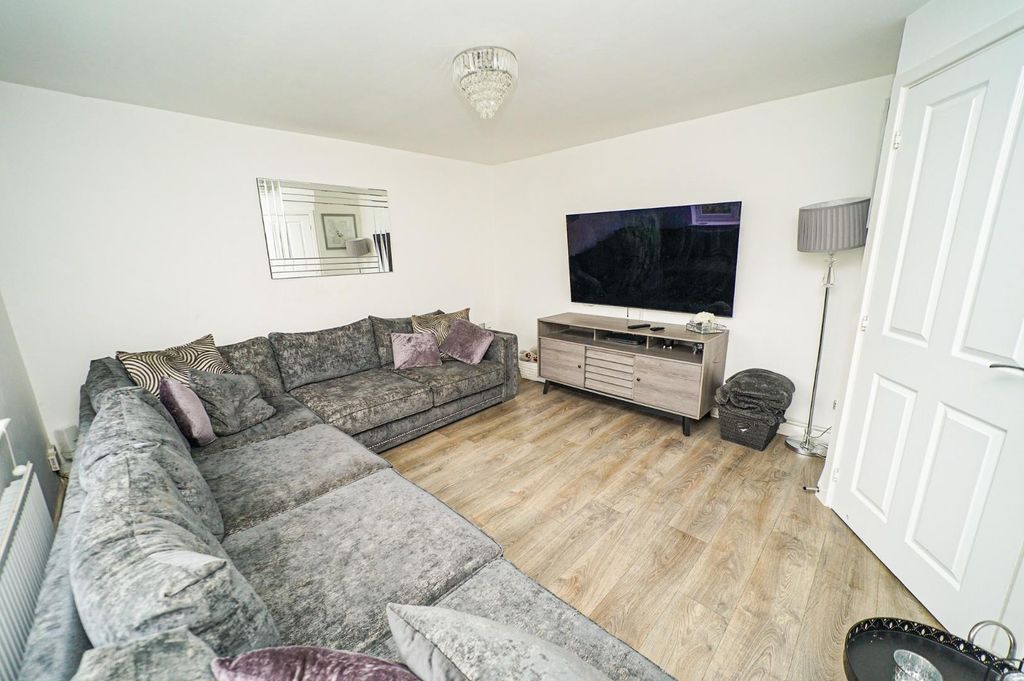 Property photo 3 of 26