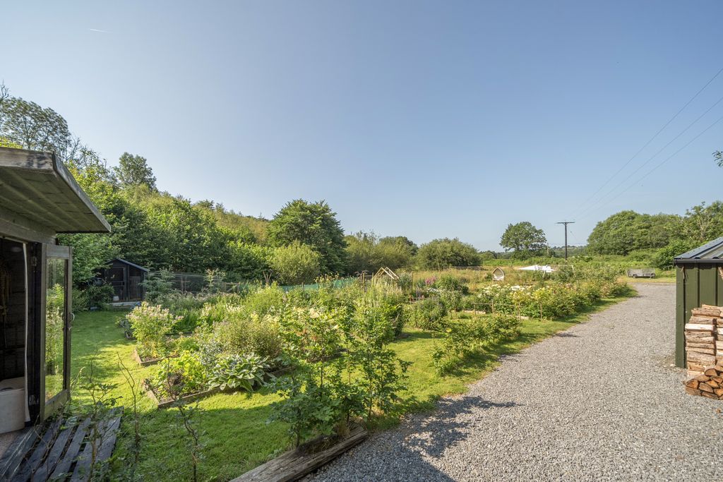 Property photo 3 of 32