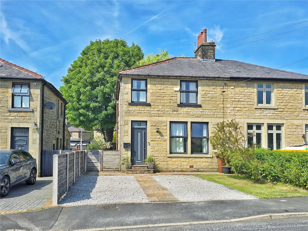 Property photo 1 of 18 Eriod Stone Semi