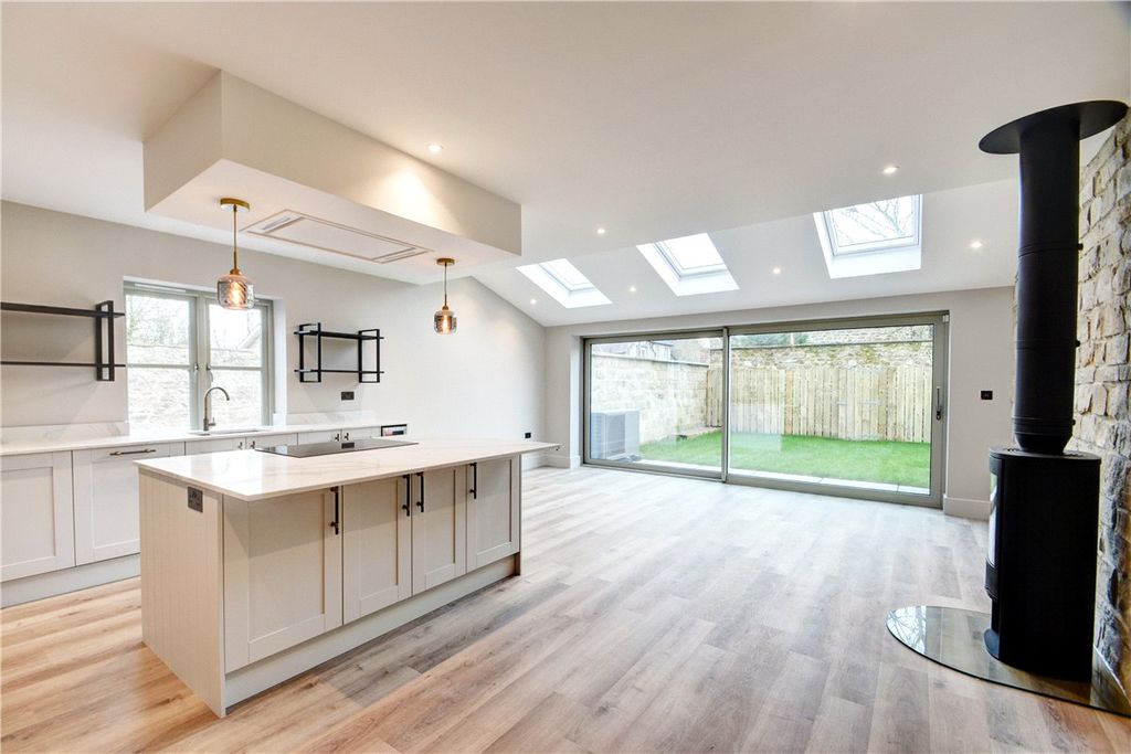 Property photo 2 of 15 Picture No. 14