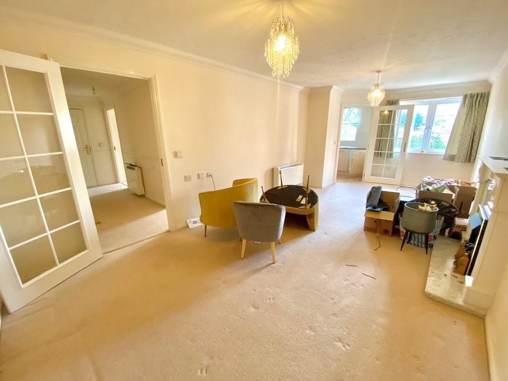 Property photo 2 of 15 Lounge