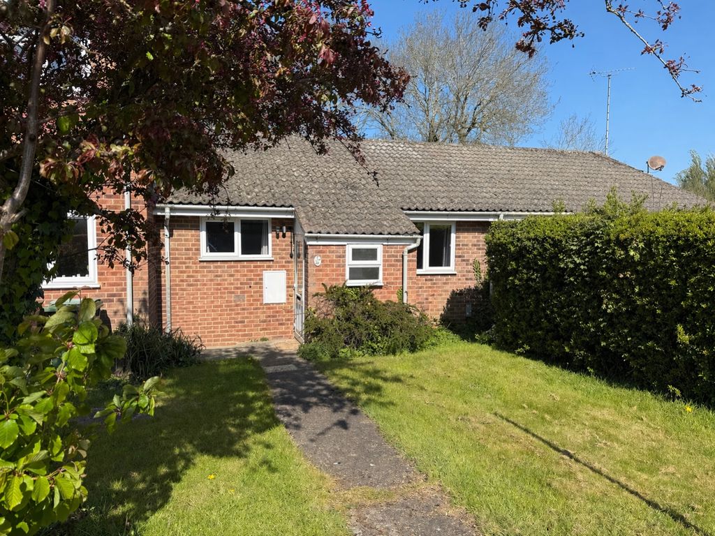 Property photo 1 of 8 49 Meadway