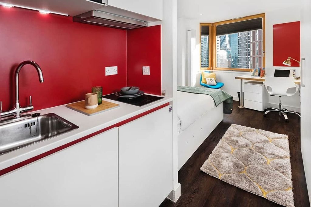 Property photo 1 of 10 Bedroom