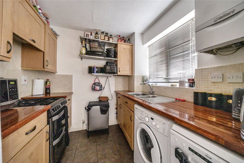 Property photo 2 of 16 Picture No. 17