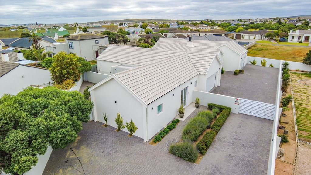 Property photo 1 of 115