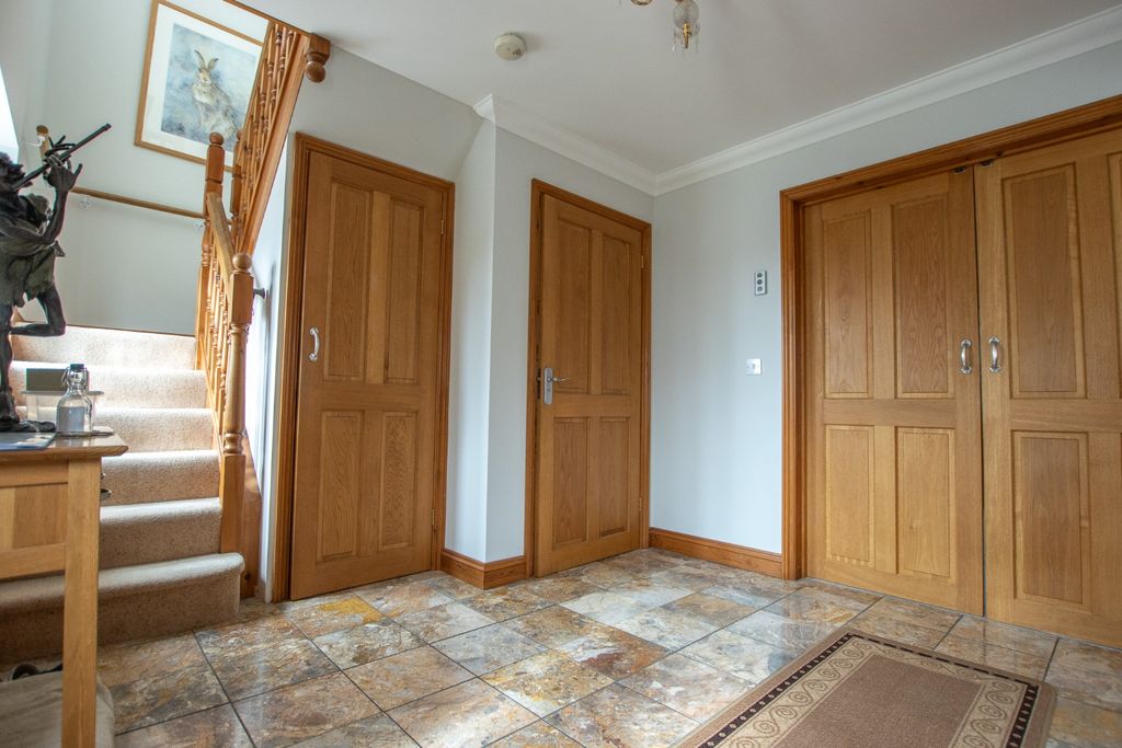 Property photo 3 of 23 3953646