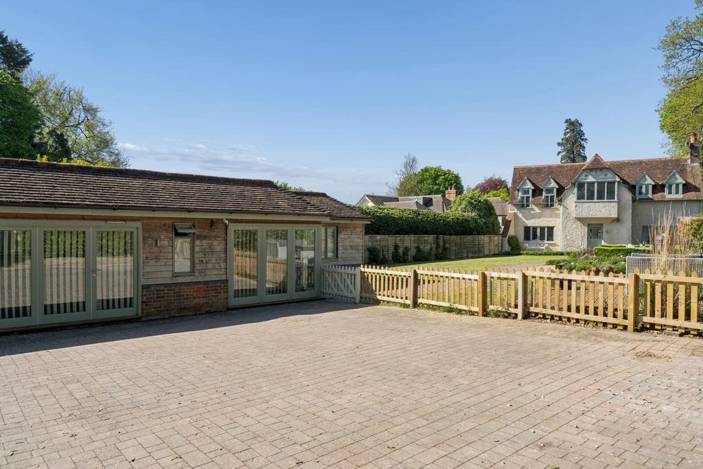 Property photo 2 of 28 Annexe And Parking