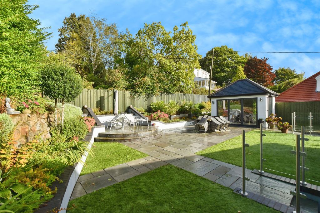 Property photo 2 of 34