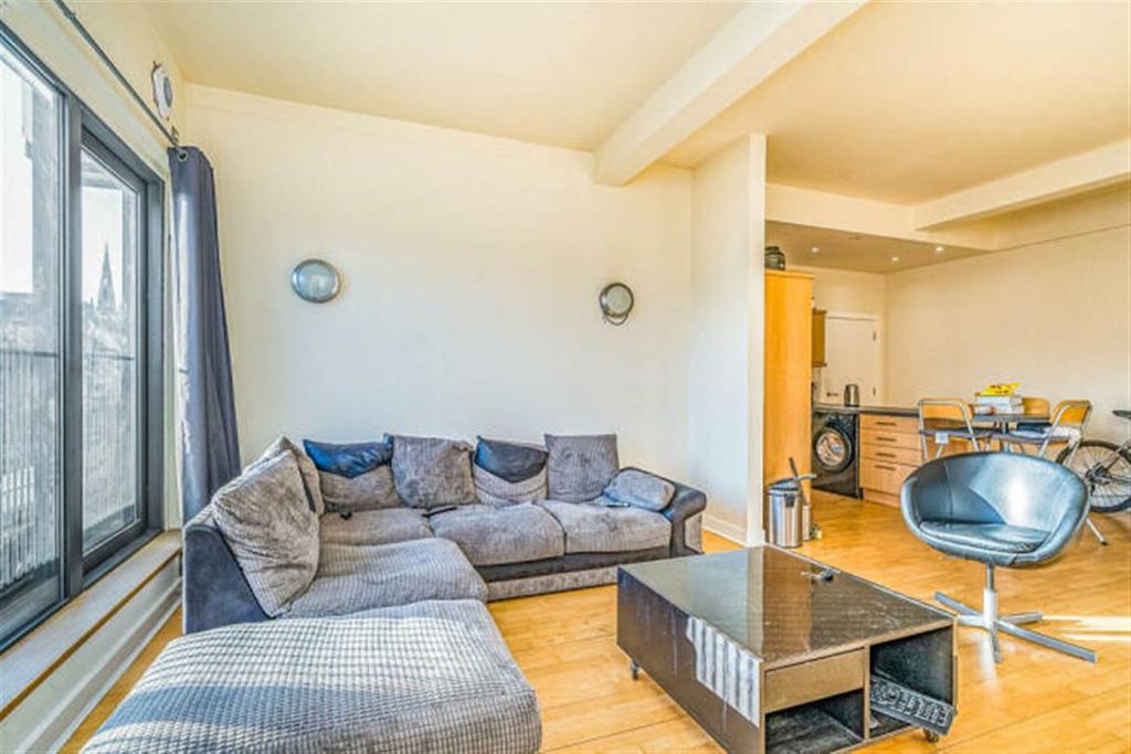 Property photo 2 of 8