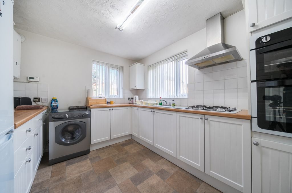 Property photo 3 of 10 1395243-7-695E38c592135-Arw