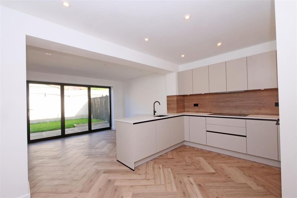 Property photo 2 of 22 Pnmb0245.Jpg