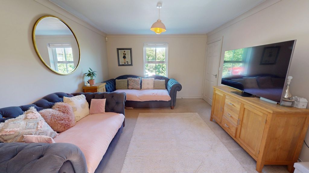 Property photo 3 of 19 3637687