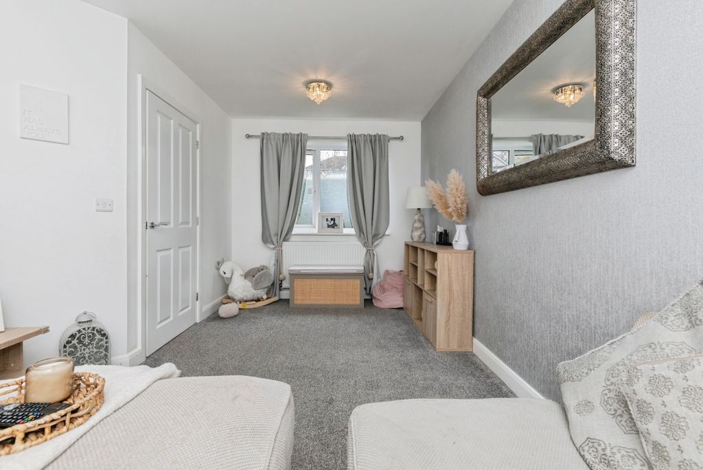 Property photo 2 of 16 Photo