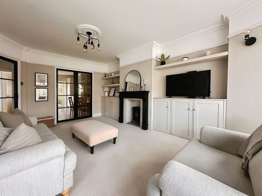 Property photo 3 of 14 Lounge