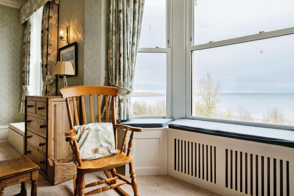 Property photo 2 of 17 Living Room