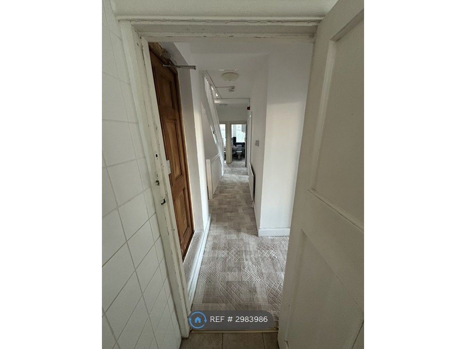 Property photo 3 of 13 Corridor 1st Floor