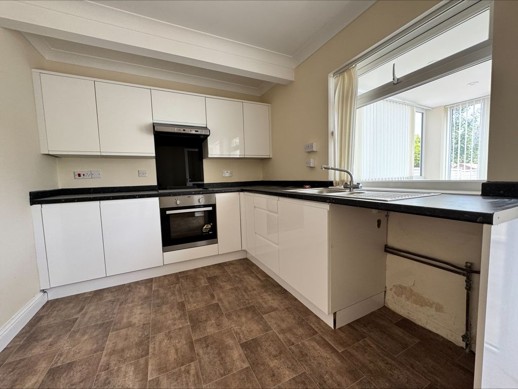 Property photo 3 of 14 Kitchen
