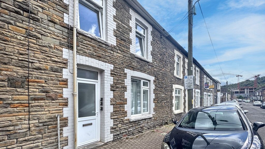 Property photo 1 of 14 Traditional Stone-Fronted Terraced House With Whit...