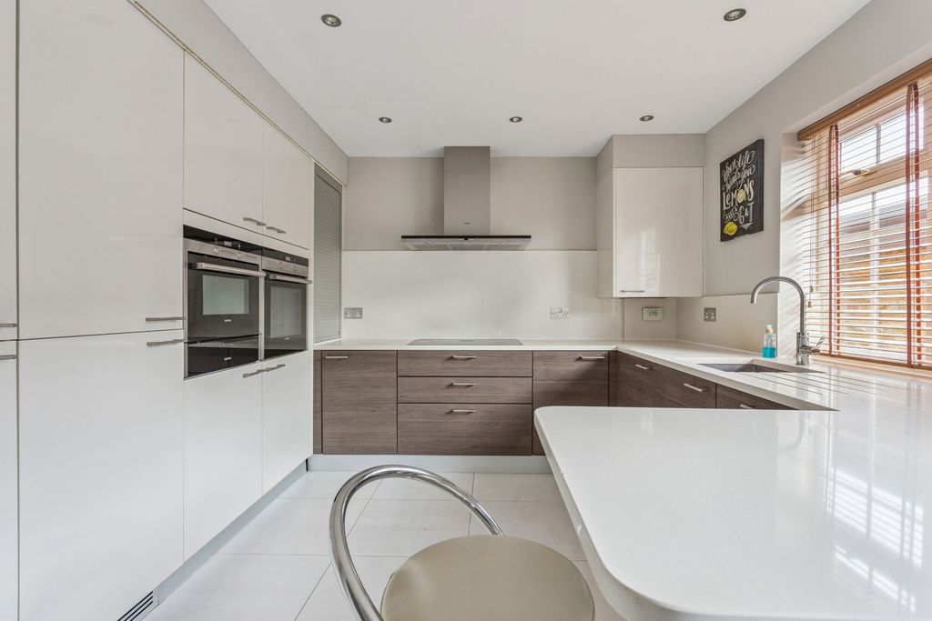 Property photo 3 of 30