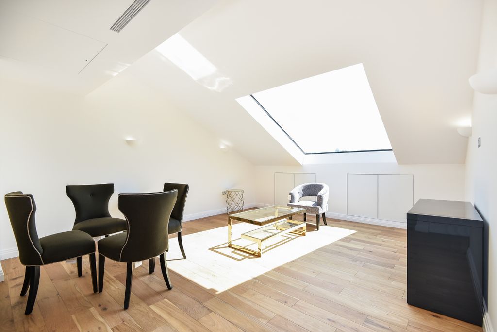 Property photo 2 of 9 302990 (2)