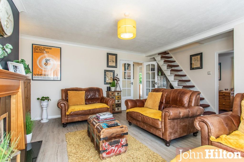 Property photo 2 of 17 Oaklands Avenue26.Jpg