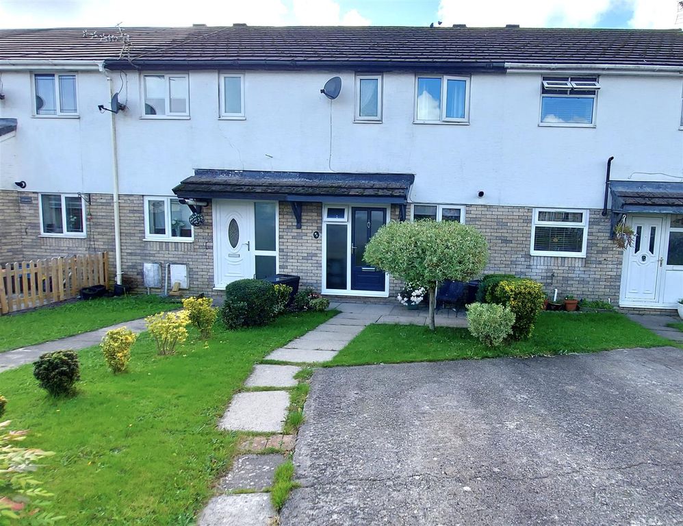 Property photo 2 of 22 Front Garden