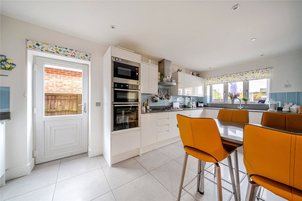 Property photo 3 of 18 Picture 3