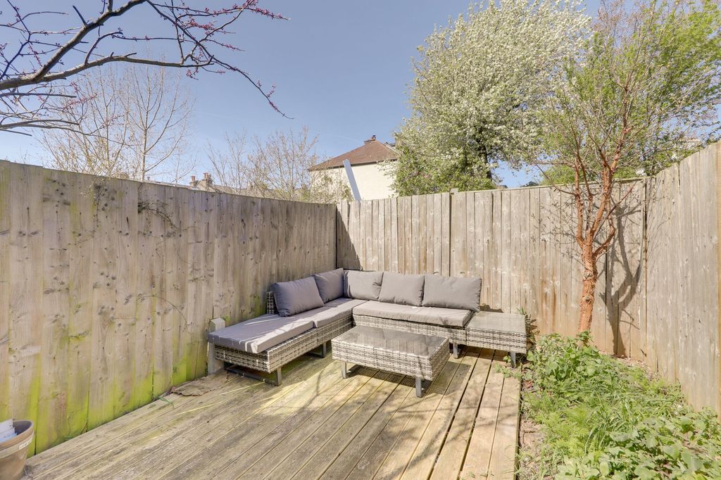 Property photo 3 of 12