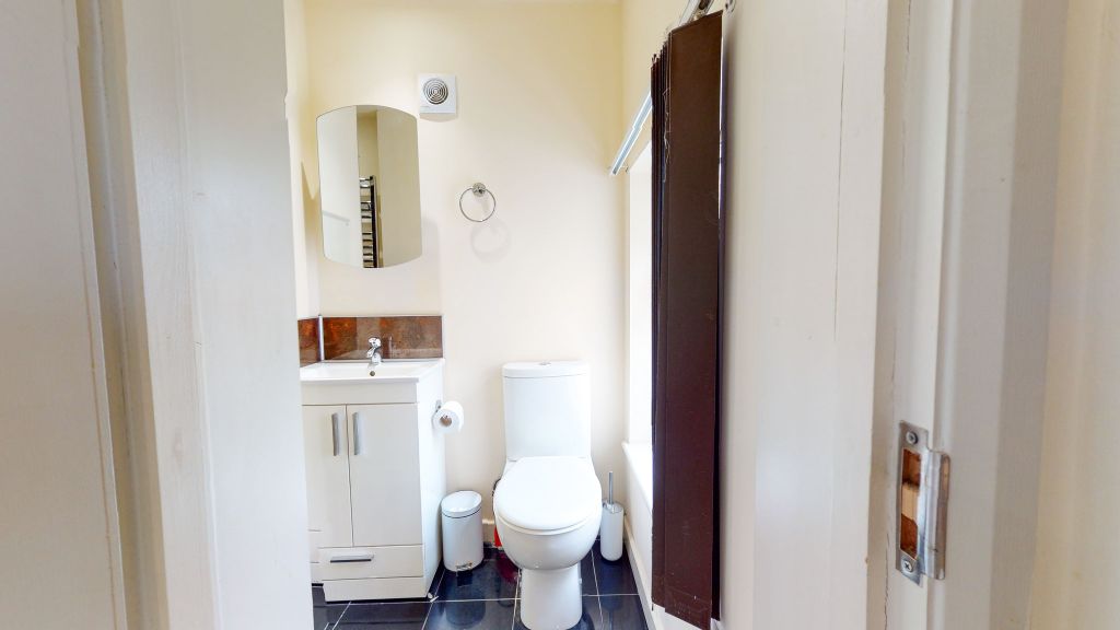 Property photo 3 of 7 Bathroom