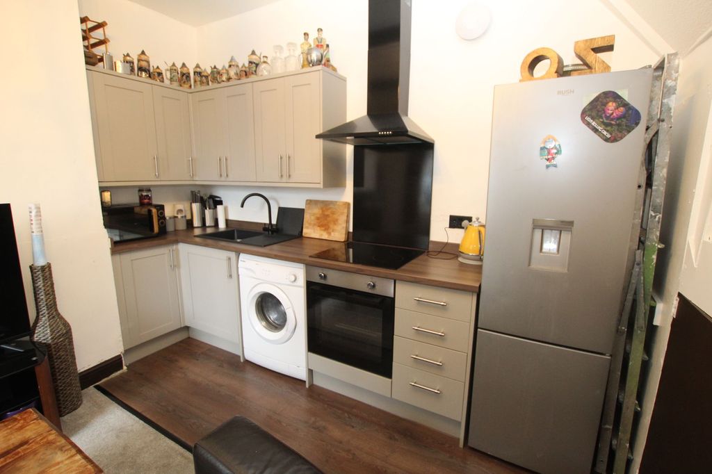 Property photo 3 of 8