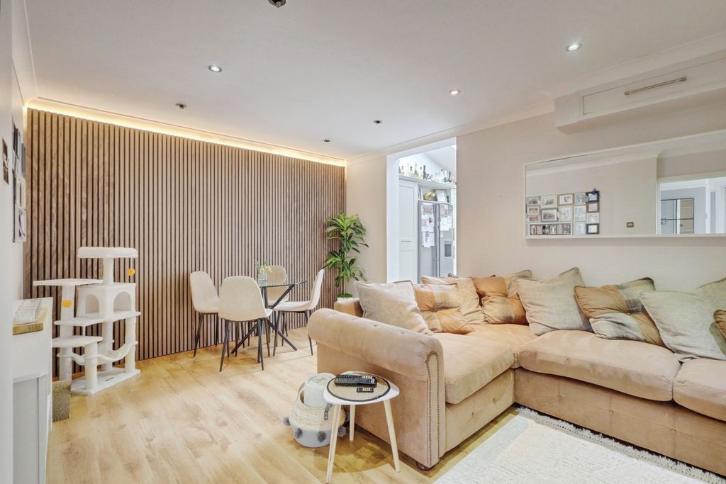 Property photo 3 of 25