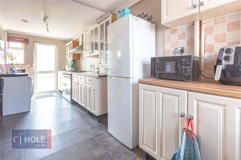 Property photo 1 of 24 Picture No. 12