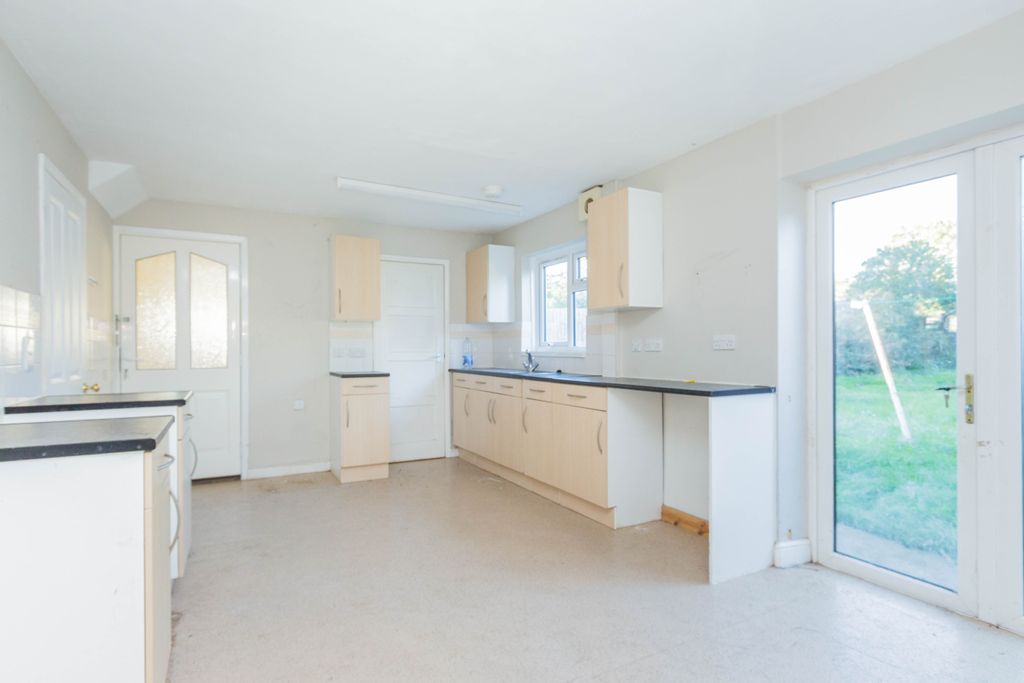 Property photo 2 of 10 Kitchen/Dining Room