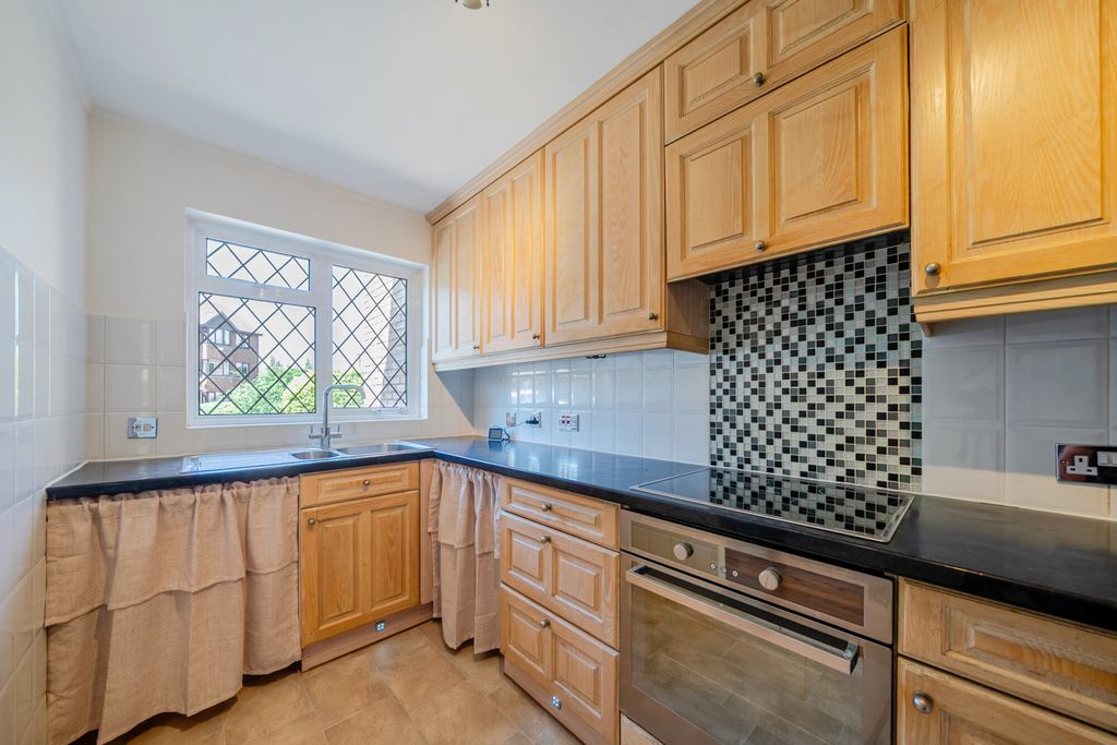 Property photo 3 of 19 1488904-19-6A4E32...
