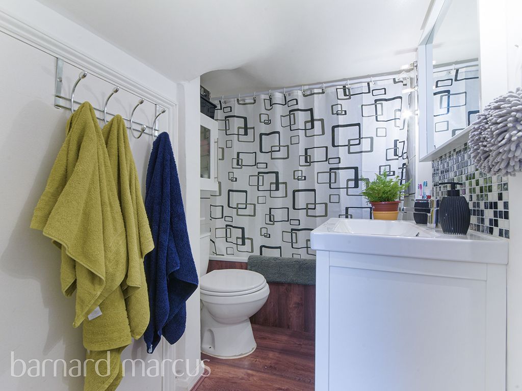 Property photo 1 of 7 Bathroom
